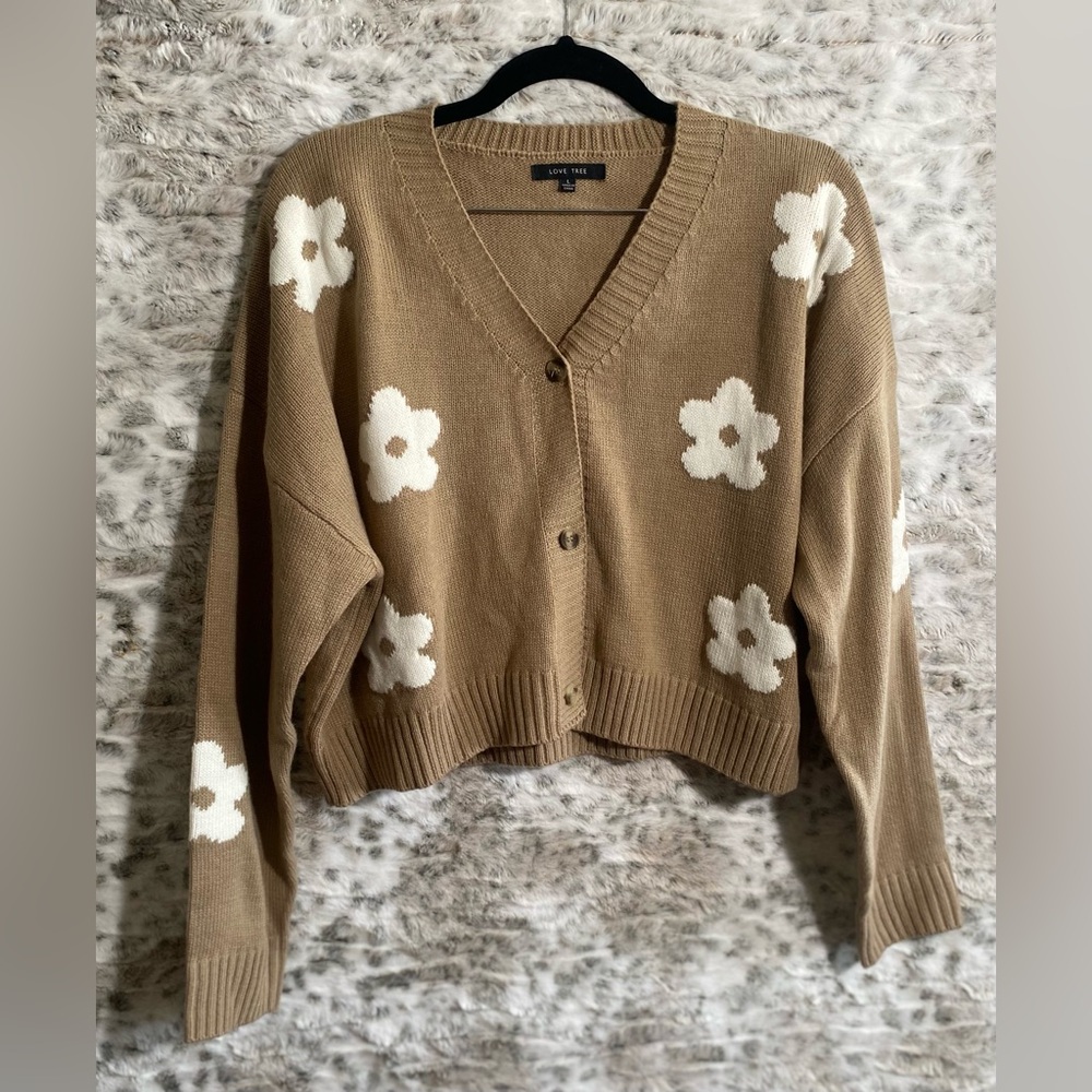 Floral | Tan Cream | V-neck Cárdigan Sweater